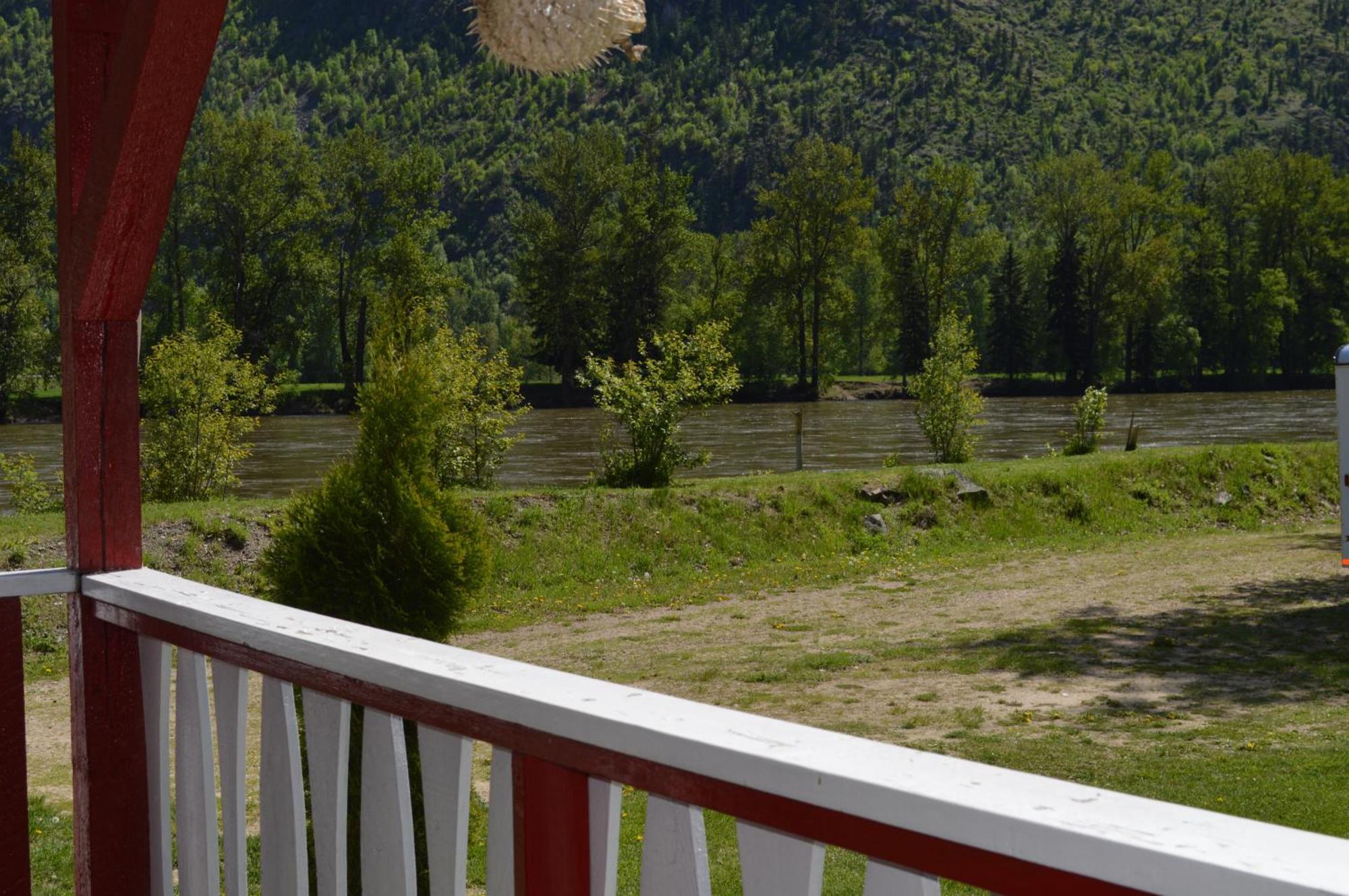 Rivermount Motel Little Fort Екстериор снимка