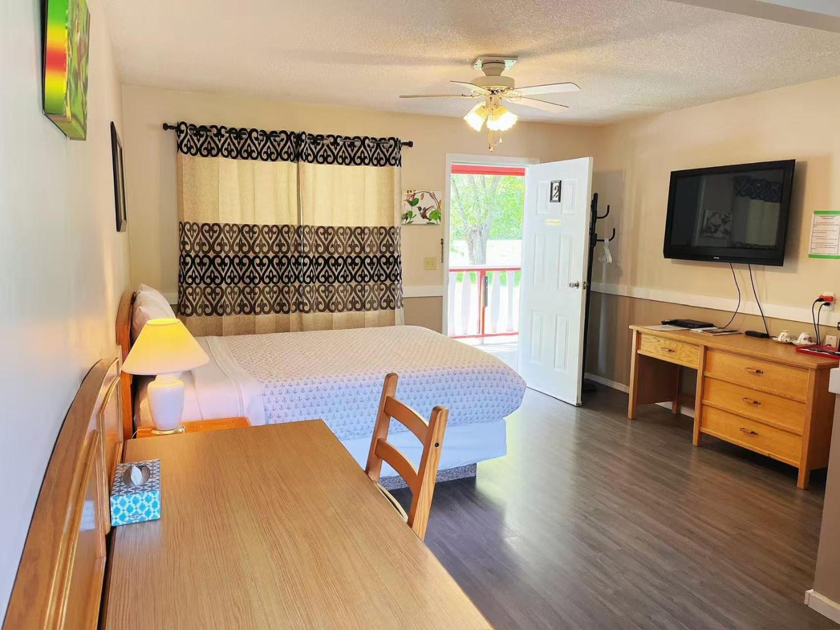 Rivermount Motel Little Fort Екстериор снимка