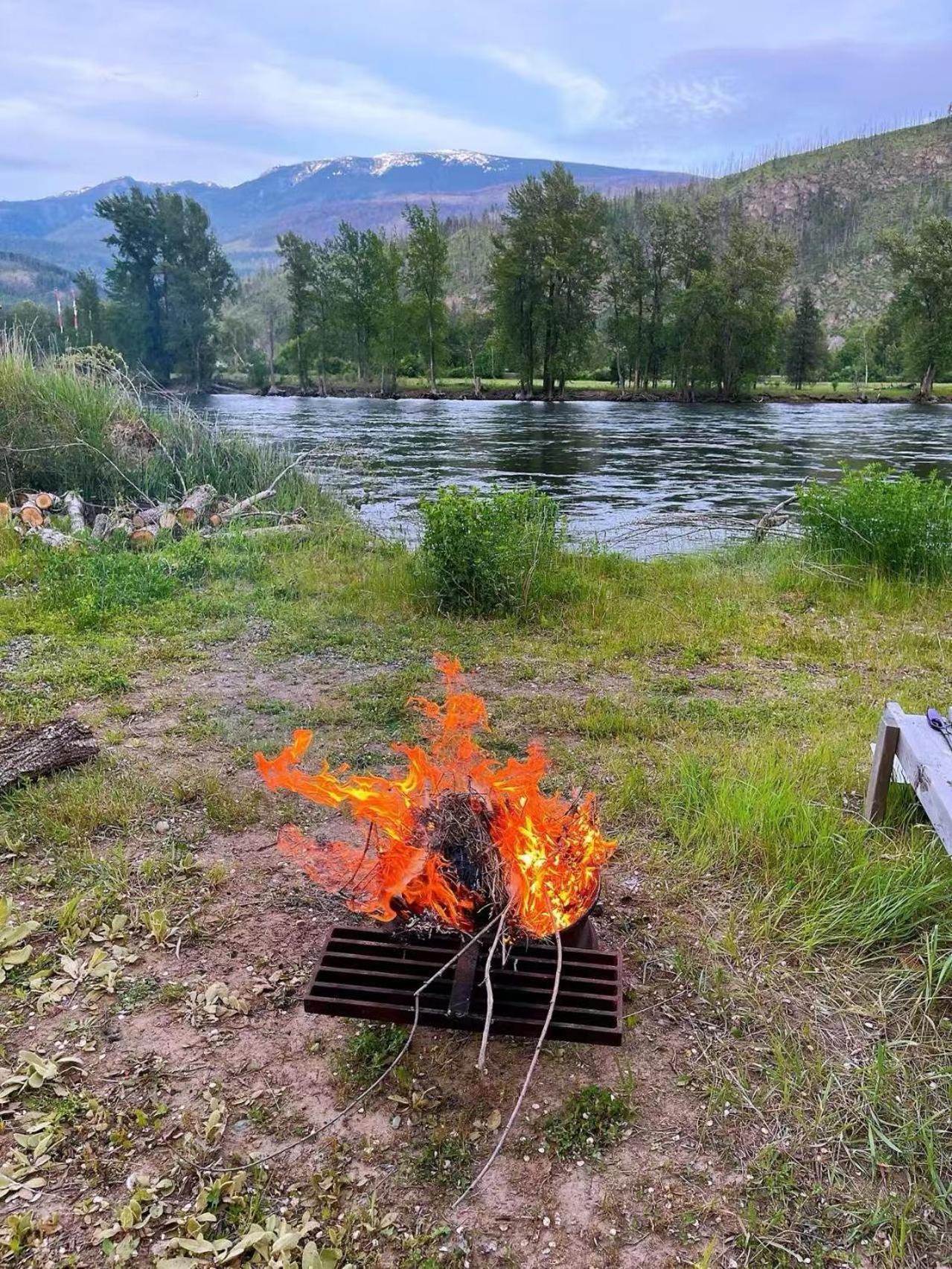 Rivermount Motel Little Fort Екстериор снимка