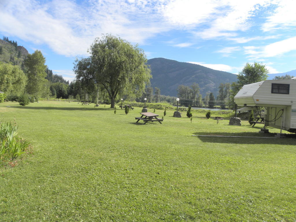 Rivermount Motel Little Fort Екстериор снимка