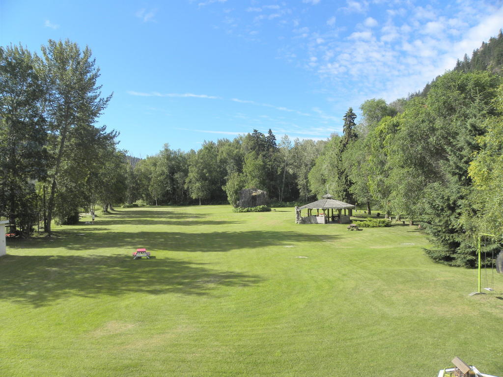 Rivermount Motel Little Fort Екстериор снимка