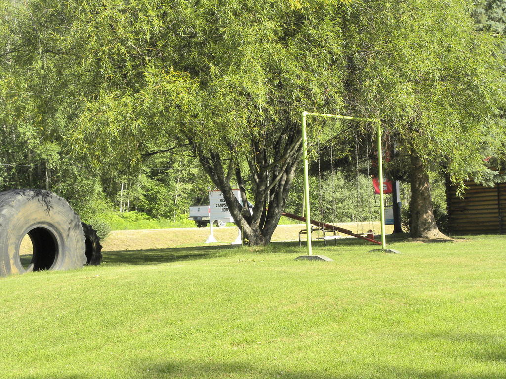 Rivermount Motel Little Fort Екстериор снимка