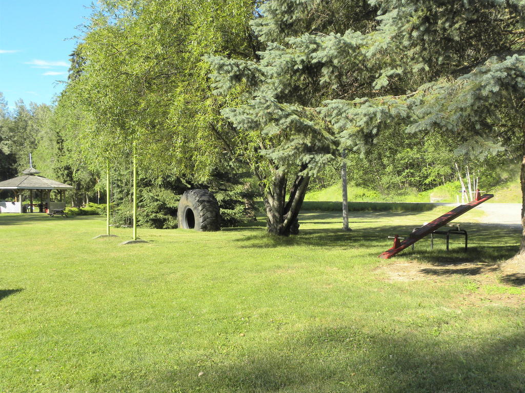 Rivermount Motel Little Fort Екстериор снимка