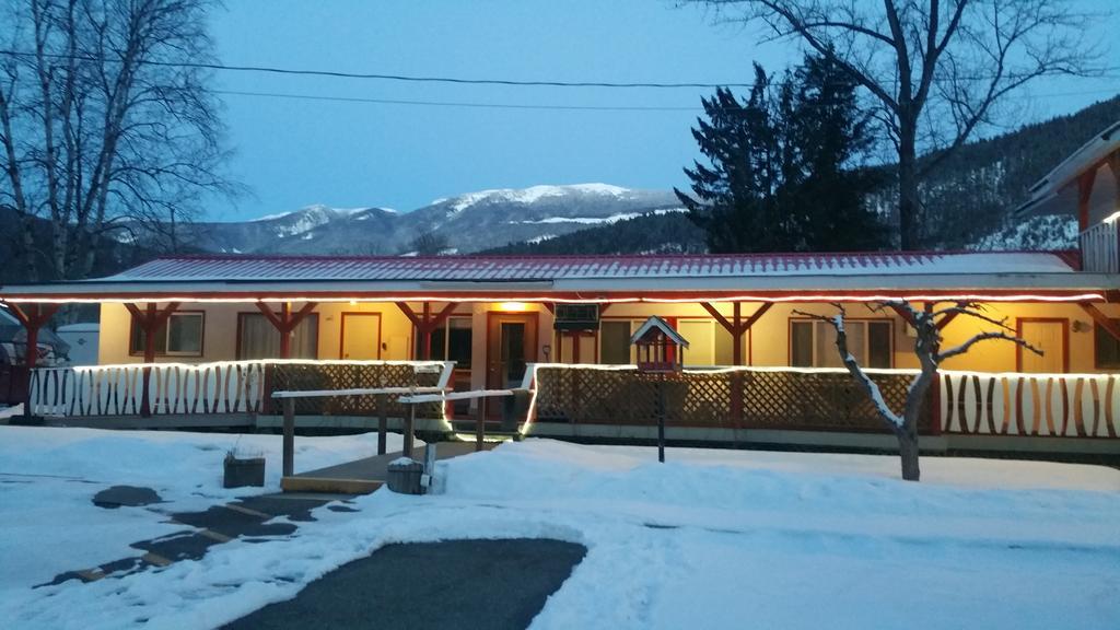 Rivermount Motel Little Fort Екстериор снимка